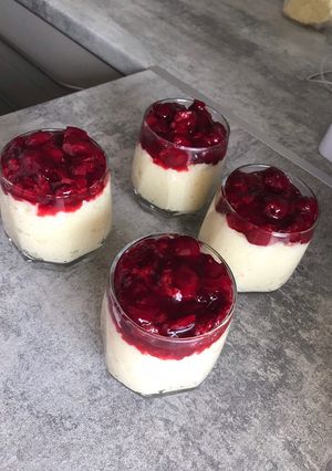 Vaníliás tejberizs meggyszósszal recept fotója