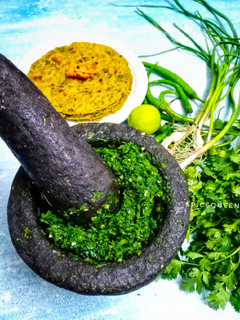 ખાંડેલી ધાણા ની ચટણી (Khandeli dhana chutney recipe in Gujarati) રેસીપી મુખ્ય ફોટો