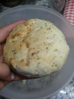Una foto de Pan de ajo y orégano.😋💖