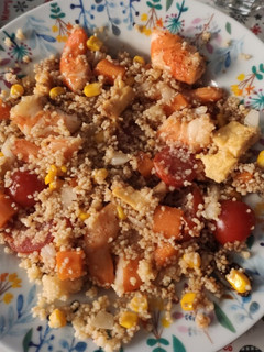Una foto de Ensalada de cuscús con langostinos