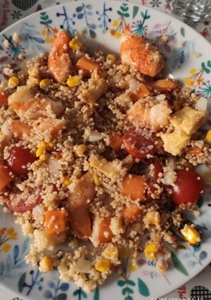 Una foto de Ensalada de cuscús con langostinos