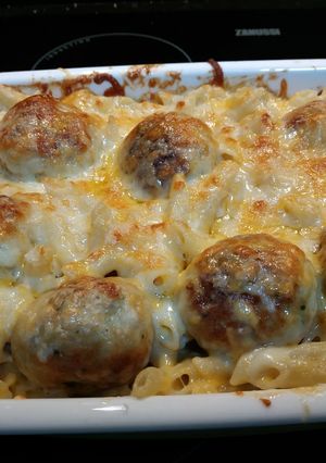 Una foto de Albóndigas Cordon Bleu y macarrones con queso