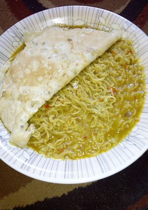 A picture of Indomie with fried eggs.