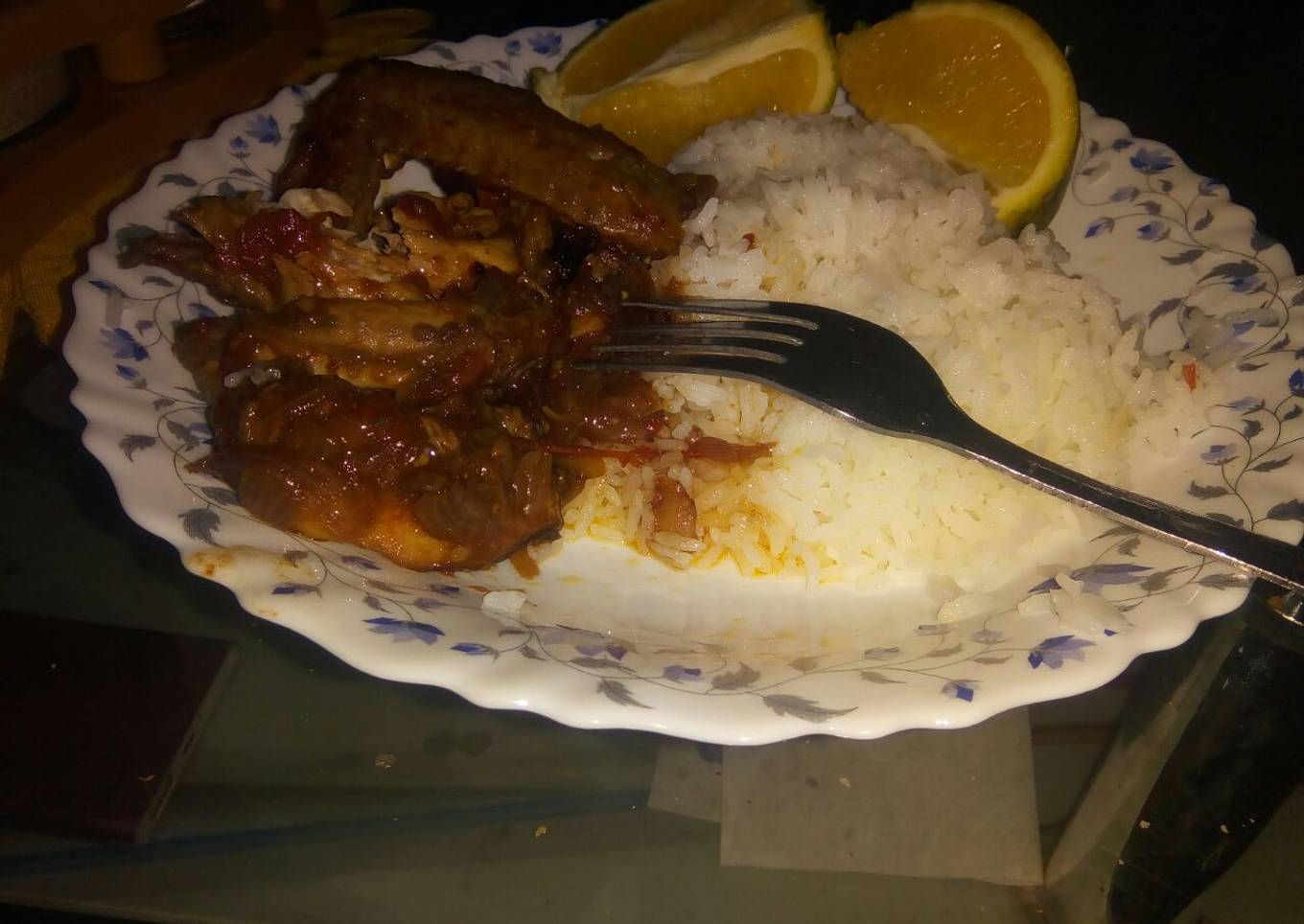 Boiled rice with fried chicken