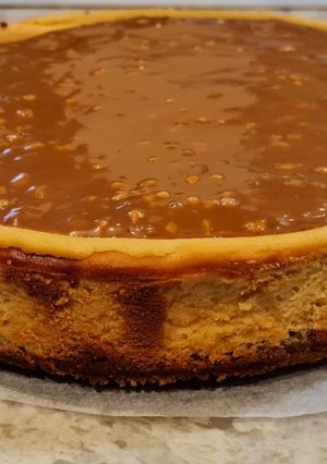 Una foto de Cheesecake de dulce de leche con base de galletas y nueces