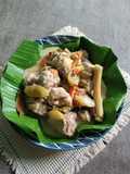 Garang Asem Ayam (Pakai Santan dan Daun Pisang)
