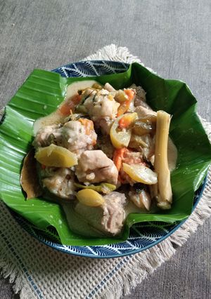 Foto resep Garang Asem Ayam (Pakai Santan dan Daun Pisang)