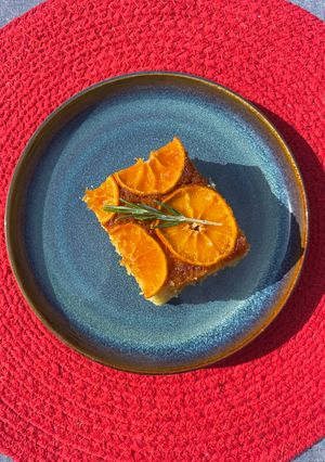Una foto de Torta de mandarina invertida
