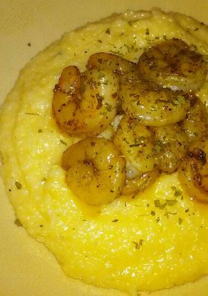 A picture of Shrimp n Grits.