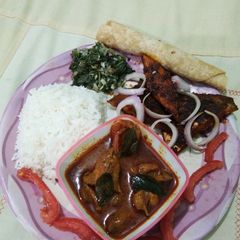 A picture of Fried fish with fish curry.