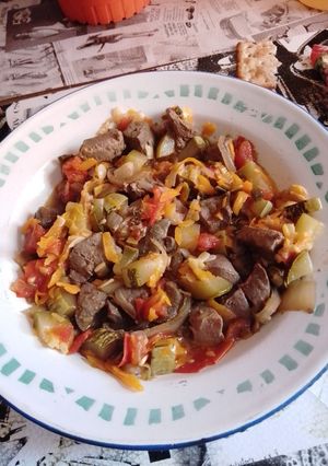 Una foto de Hígado encebollado con Salsa Tipo Pisto