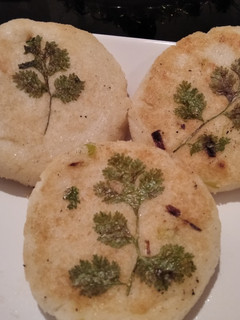 Una foto de Arepas de cebollín y cilantro