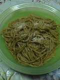 Spaghetti integrali al pesto di basilico noci pecorino