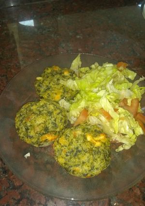 Una foto de Muffins de acelga y polenta