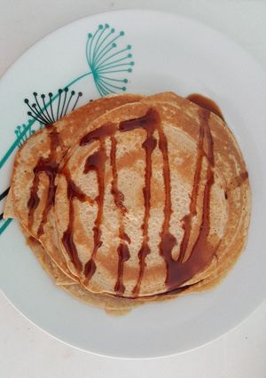 Una foto de Pancakes de harina integral y avena