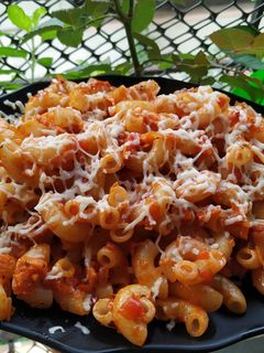 चिजी मॅकरोनी पास्ता मसाला (cheese macron pasta masala recipe in marathi) रेसिपी चे मुख्य फोटो