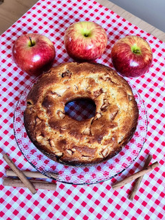 Una foto de Torta de manzana fácil 🍎 (torta Blancaflor® con manzana) 🍎