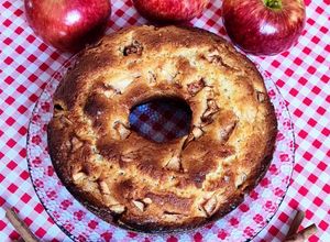 Una foto de Torta de manzana fácil 🍎 (torta Blancaflor® con manzana) 🍎