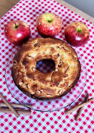 Una foto de Torta de manzana fácil 🍎 (torta Blancaflor® con manzana) 🍎
