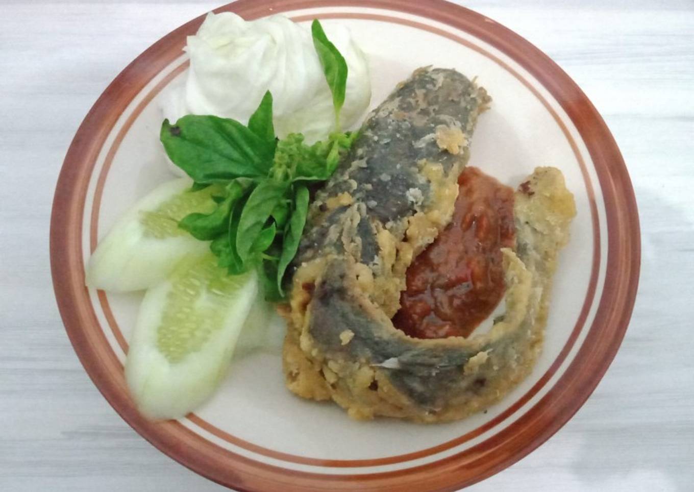 Pecel Lele Krispi dengan Sambal ala Lalapan Lamongan