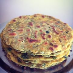 A picture of Gujarati Methi Paratha (Fenugreek leaves Roti).