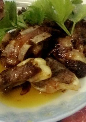 Hình của món Sườn rim chua ngọt.