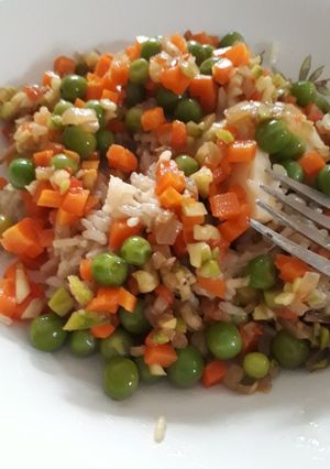 Una foto de Arroz integral con verduritas y queso