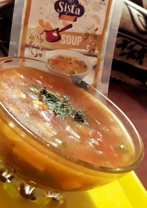 વેજીટેબલ સૂપ (Vegetable Soup Recipe In Gujarati) રેસીપી મુખ્ય ફોટો