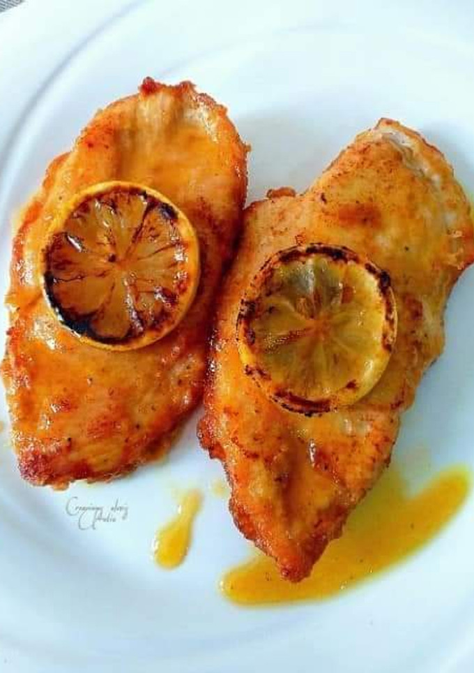 Una foto de Pechugas de pollo al estilo cantonés en salsa reducida de cítricos