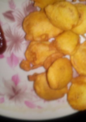 A picture of Aloo and lauki ke pakode.