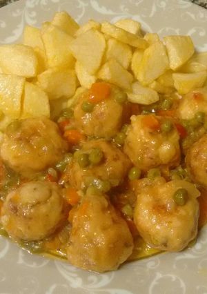 Foto principal de Albóndigas de pollo y jamón serrano a la jardinera