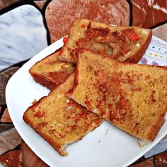 A picture of French toast.