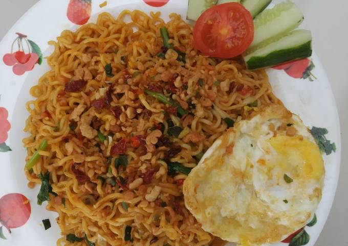 Indomie goreng ayam geprek