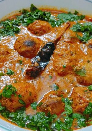 A picture of Dum Aloo.