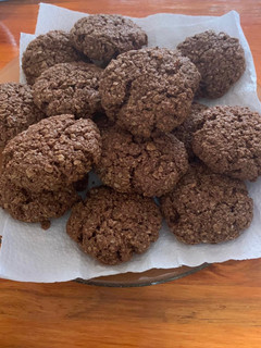 Una foto de Galletitas de avena coco y chocolate SIN azúcar, SIN manteca y SIN harina. RIQUÍSIMAS!