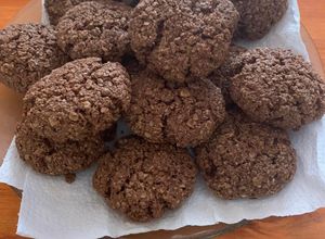 Una foto de Galletitas de avena coco y chocolate SIN azúcar, SIN manteca y SIN harina. RIQUÍSIMAS!