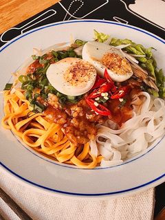 Hình của món Hủ Tíu Mì Khô Sốt Thịt Băm.