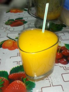 A picture of Papaya mango smoothie.