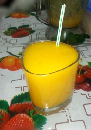 A picture of Papaya mango smoothie.