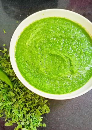 हरे धनिए की चटनी (Hare dhaniye ki chutney recipe in hindi) रेसिपी मुख्य फोटो