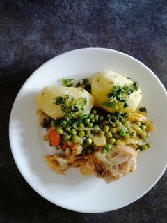 Una foto de Pollo arvejado