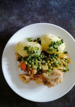 Una foto de Pollo arvejado