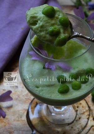 Une photo de Verrines de mousse de petits pois à la menthe