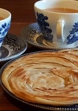 A picture of Tea with crispy laccha paratha.