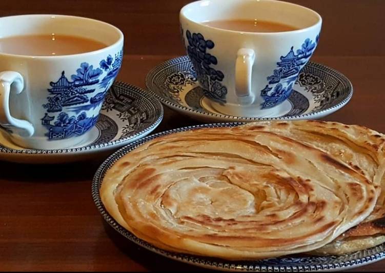 Tea with crispy laccha paratha