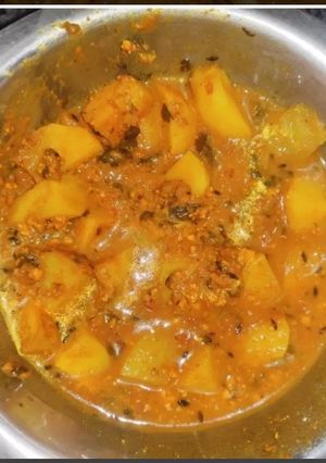 आलू की सब्जी (aloo ki sabzi recipe in Hindi) रेसिपी मुख्य फोटो