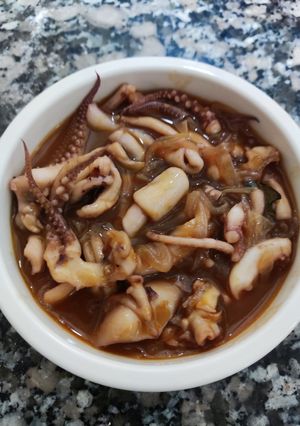 Una foto de Tapa de Chipirones encebollados 😋😊