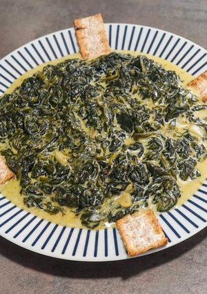 Una foto de Espinacas frescas con nata y queso