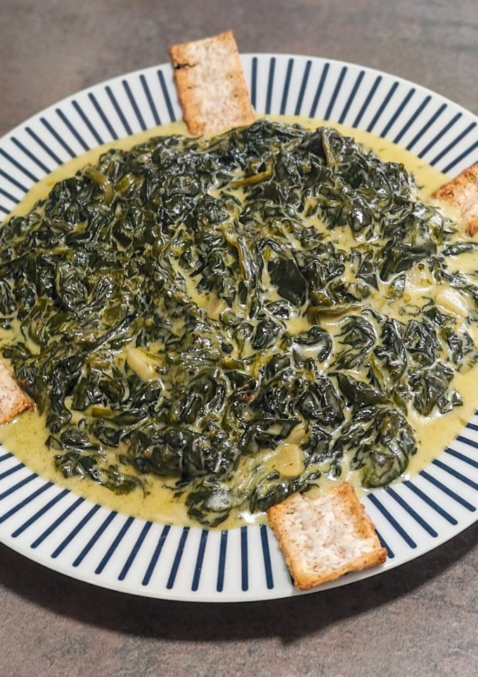 Una foto de Espinacas frescas con nata y queso