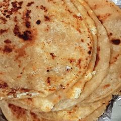 A picture of Paneer ke paraathe.